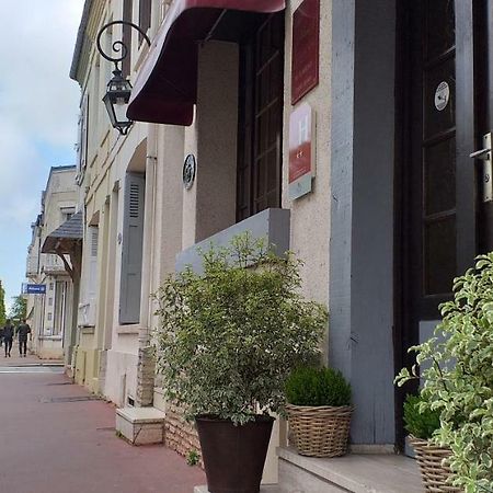 Hotel Le Chantilly Deauville Exterior photo