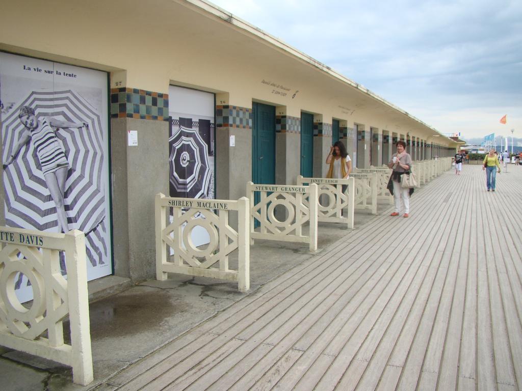 Hotel Le Chantilly Deauville Exterior photo