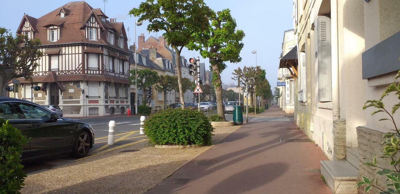 Hotel Le Chantilly Deauville Exterior photo