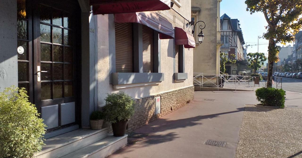 Hotel Le Chantilly Deauville Exterior photo